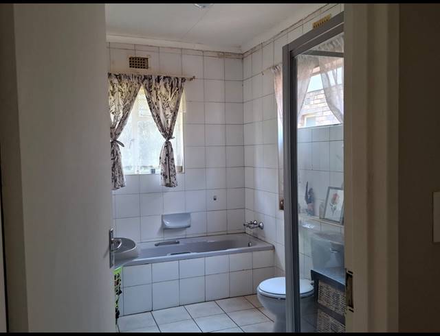4 BEDROOM HOUSE FOR SALE IN UNITAS PARK